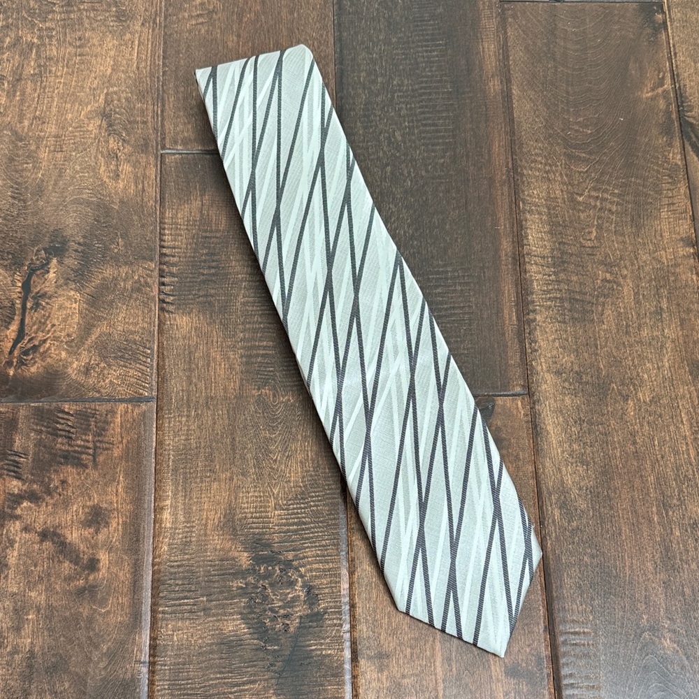Phat Farm 100% Silk Cream and Gray Geometric Tie